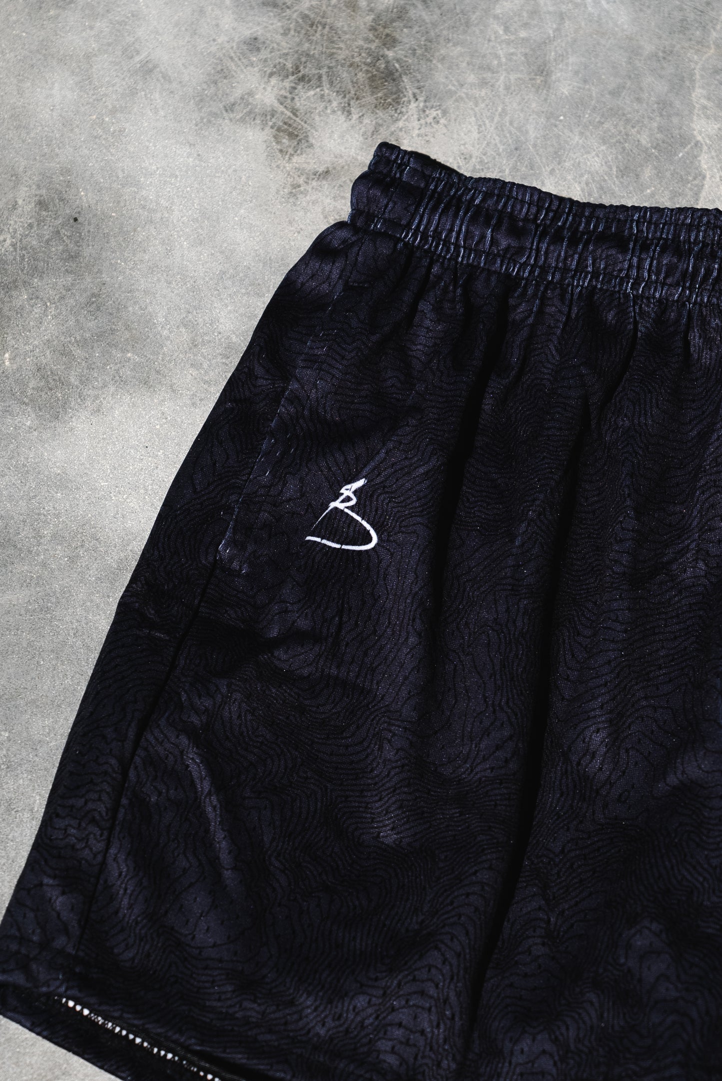 BLACK TOPOGRAPHY SHORT